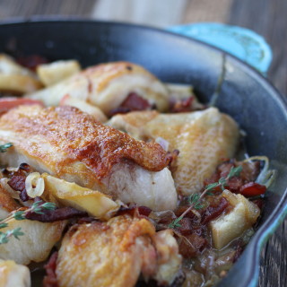 paleo pan roasted chicken with bacon and apples