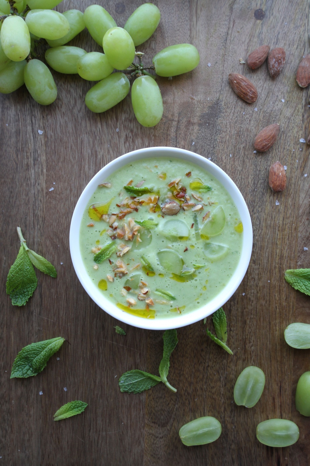 Green Gazpacho with grapes and almonds - zenbelly